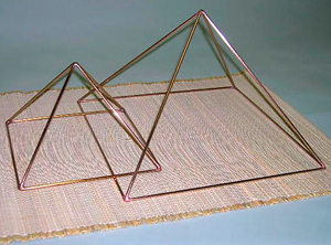 пирамиды из стержней контурные